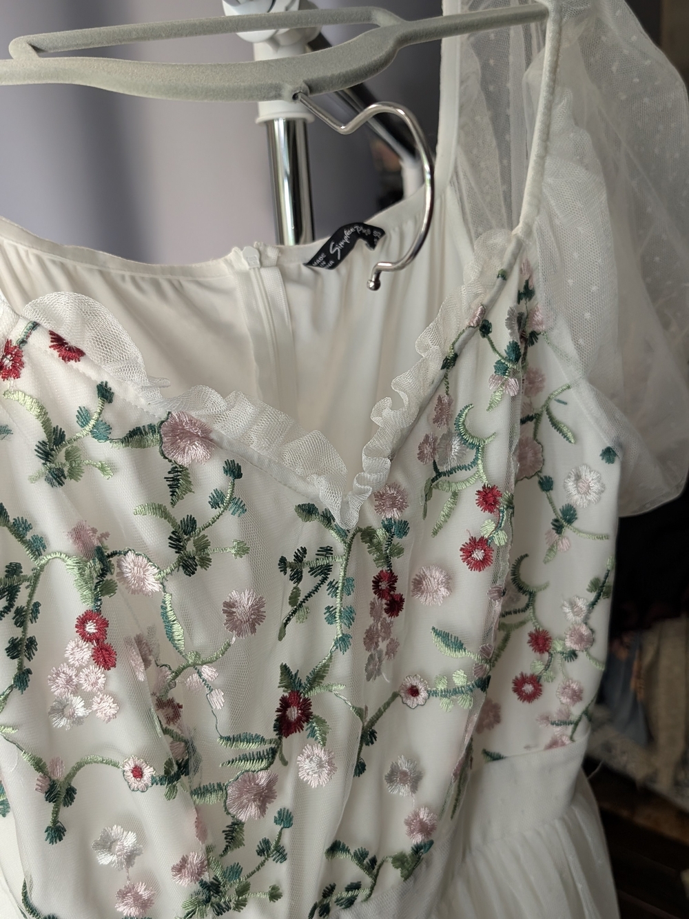 Ivory Floral-Embroidered Puff-Sleeve Maxi Dress - Picture 3 of 11